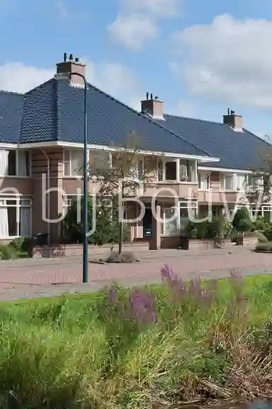 140m2 house to rent for 2275€/month in IJsvogellaan 2261, Leidschendam