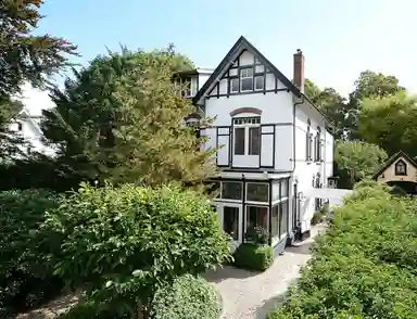 214m2 house to rent for 3950€/month in Frans Halslaan 80, Hilversum
