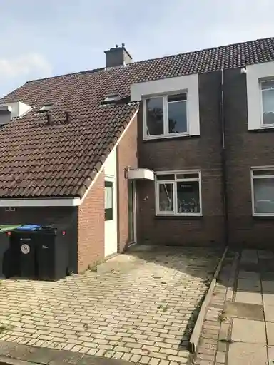 90m2 house to rent for 1100€/month in Fossielenerf, Heerlen