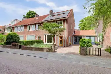 169m2 house to rent for 3150€/month in Dominee Veldhoenlaan 10, Voorburg