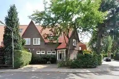 177m2 house to rent for 3750€/month in Gabriël Metsulaan 1, Hilversum