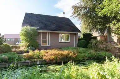 110m2 house to rent for 2350€/month in Uiterweg, Aalsmeer