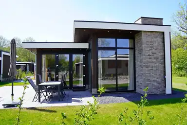 6.5m2 house to rent for 2450€/month in Hogebrugweg 11, Waarland