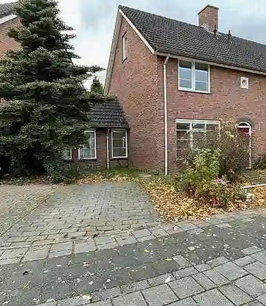 132m2 house to rent for 1479€/month in Tovermolen 35, Eindhoven