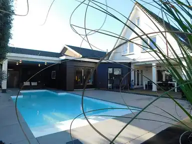 185m2 house to rent for 3750€/month in Rustoordstraat, Nieuw-Vennep