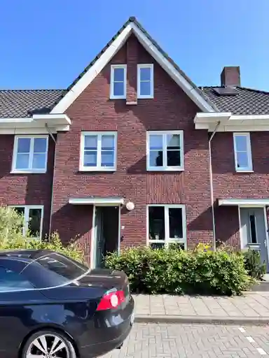 house de 127m2 à louer pour 1650€/mois à Eerste Zeine 150, Waalwijk