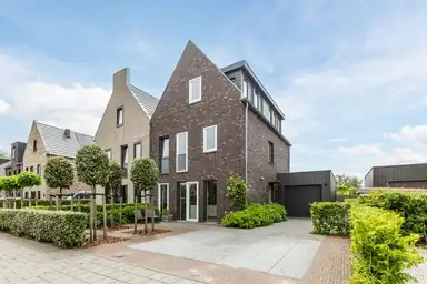 189m2 house to rent for 4250€/month in Gerbrant Meussweg 12, Zwaanshoek