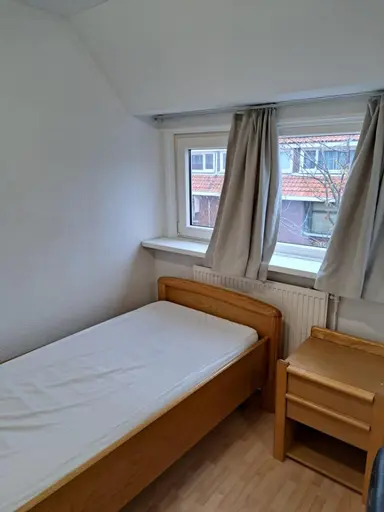 room de 14m2 à louer pour 550€/mois à De Bullstraat 69, The Hague