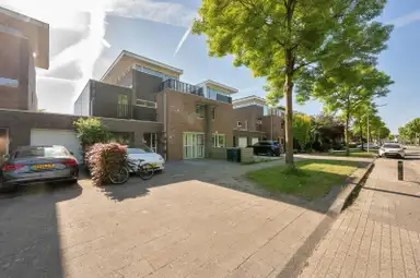 200m2 house zu vermieten für 4000€/Monat in Annie M.G. Schmidtweg 59, Almere