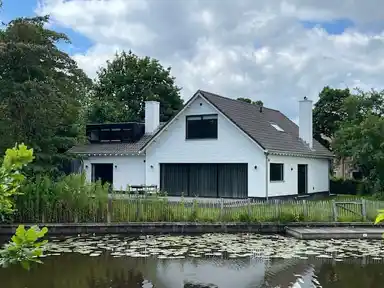 237m2 house te huur voor 5900€/maand in Angsteloord 71, Abcoude