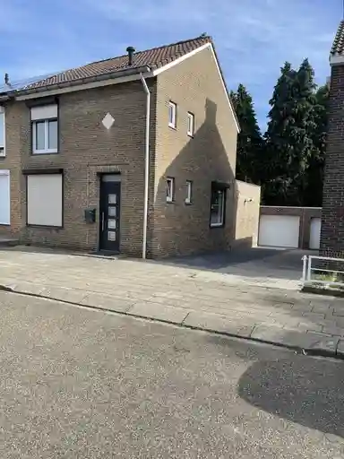 81m2 house zu vermieten für 1350€/Monat in Prins Bernhardstraat, Landgraaf