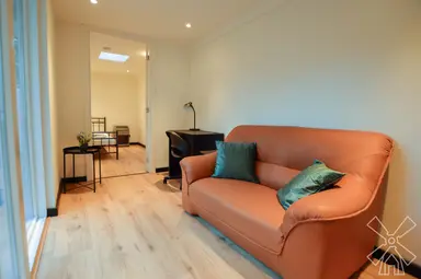 30m2 studio te huur voor 1400€/maand in Laakkade 106, The Hague