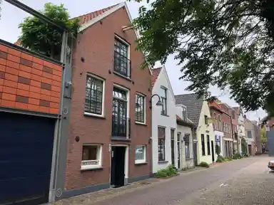 93m2 apartment to rent for 1675€/month in Gasthuissteeg, Delft