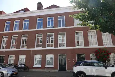 house de 210m2 à louer pour 4000€/mois à Jacob Van Der Doesstraat 92D, The Hague