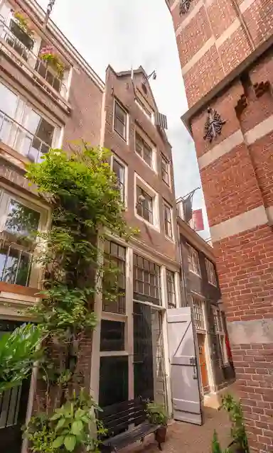 house de 108m2 à louer pour 3500€/mois à Blaeu Erf 5, Amsterdam