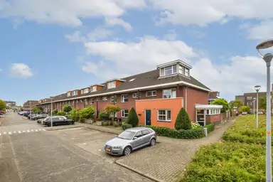 131m2 house to rent for 3250€/month in Rodelindalaan 38, Nieuw-Vennep