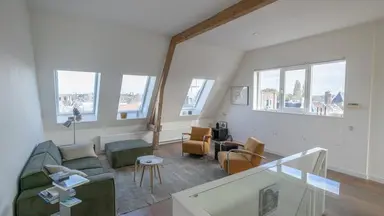 apartment de 100m2 à louer pour 2375€/mois à Rijnstraat, Leiden