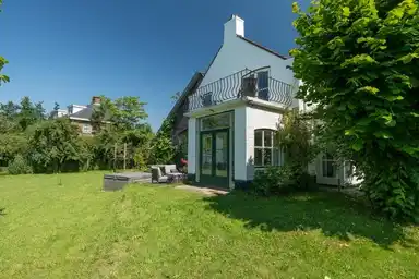 house de 214m2 à louer pour 4995€/mois à Haarlemmertrekvaart, Oegstgeest