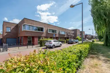 159m2 house to rent for 3250€/month in Oude Polderweg 67, The Hague