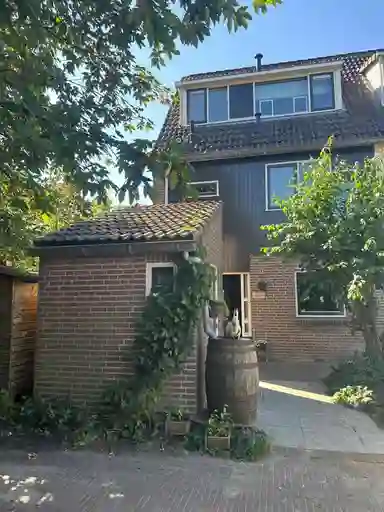 137m2 house to rent for 1950€/month in Max Havelaarburg 15, Capelle aan den IJssel