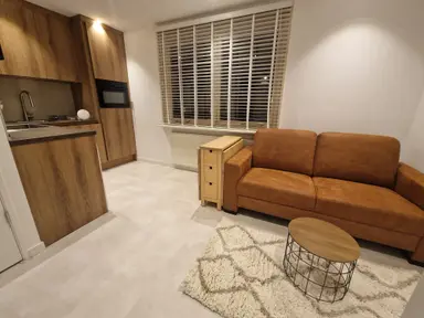 room 35τ.μ. προς ενοικίαση για 1800€/μήνα στην περιοχή Pasubio, Amsterdam