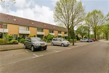 132m2 apartment to rent for 1286€/month in Stuurboord 71, Huizen
