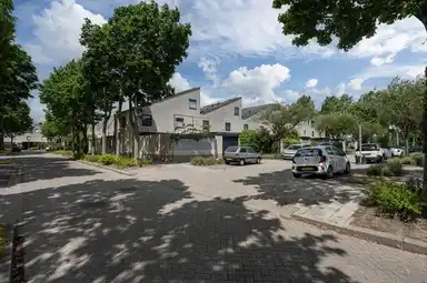 181m2 house to rent for 2950€/month in Esdoornplantsoen, Almere