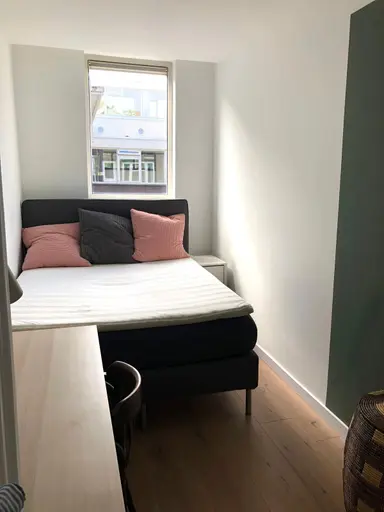 8m2 room to rent for 622€/month in Essenburgsingel, Rotterdam