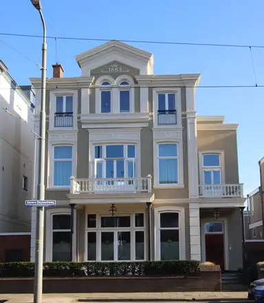 127m2 apartment to rent for 1950€/month in Gevers Deynootweg 25B, The Hague