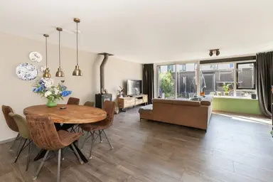 140m2 house te huur voor 2550€/maand in Acaciazoom 1, Zoetermeer