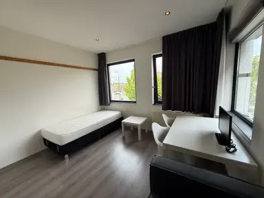studio de 20m2 à louer pour 975€/mois à Beukenlaan, Eindhoven