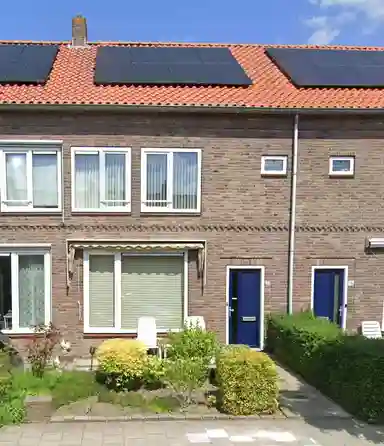 111m2 house to rent for 963€/month in Eloutstraat, Zoeterwoude