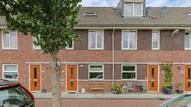 house de 90m2 à louer pour 2000€/mois à Jan Wolkersstraat, Leiden