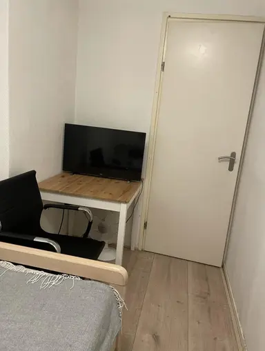 100m2 room to rent for 750€/month in Schubertstraat, Zaandam