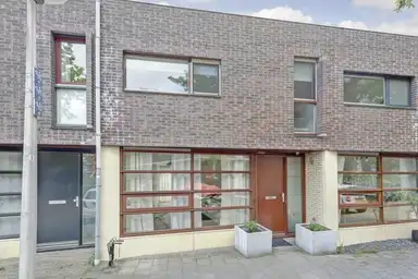 house de 100m2 à louer pour 2550€/mois à Laan van Van der Gaag, Delft