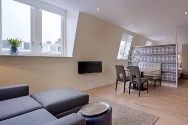 apartment di 59m2 in affitto a 2085€/mese a Laan Copes van Cattenburch 69, The Hague