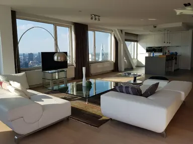 apartment di 210m2 in affitto a 5740€/mese a Landverhuizersplein 132, Rotterdam