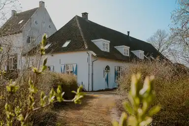 258m2 house to rent for 3300€/month in Zwanenburgseweg 6, Heeswijk-Dinther