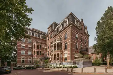234m2 apartment te huur voor 17000€/maand in Koninginneweg 9-1, Amsterdam