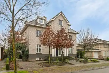 334m2 house to rent for 5250€/month in Count Basiegracht 37, Eindhoven