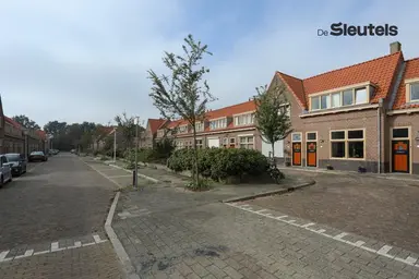 house de 91m2 à louer pour 937€/mois à Meidoornstraat, Leiden