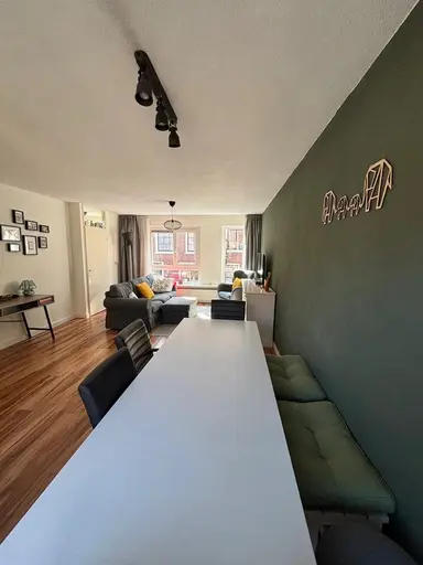 house de 90m2 à louer pour 1127€/mois à Langestraat, Leiden