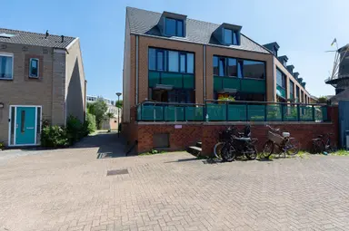 126m2 house à louer pour 2500€/mois à Burgemeester Honnerlage Gretepad 11, Schiedam