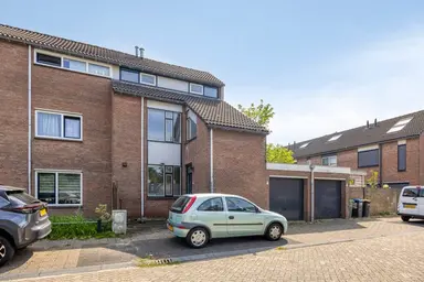142m2 house to rent for 2250€/month in Punter 49 49, Lelystad
