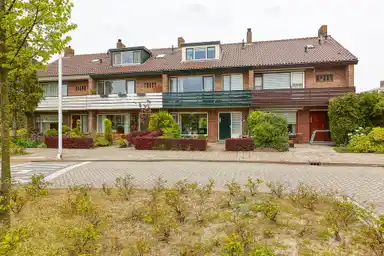 160m2 house to rent for 1950€/month in Sytwinde 186, Nootdorp