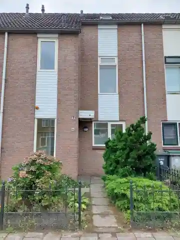 100m2 house to rent for 1098€/month in Wierdensestraat, Almelo
