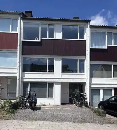 196m2 house à louer pour 2500€/mois à Porthoslaan 22, Maastricht