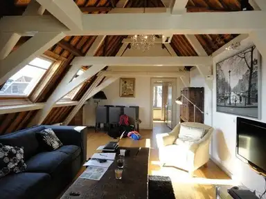 100m2 apartment à louer pour 2950€/mois à Nieuwstraat, Leiden