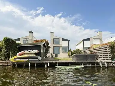 230m2 house to rent for 4950€/month in Teding van Berkhoutweg, Halfweg