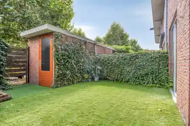 101m2 apartment à louer pour 2350€/mois à Brede Hilledijk 530, Rotterdam